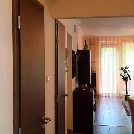 Bazsi Apartment *