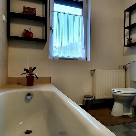 Bazsi Apartment *