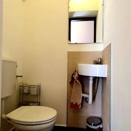 Bazsi Apartment *