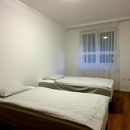 Bazsi Apartment *