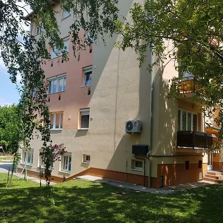 Bazsi Apartment